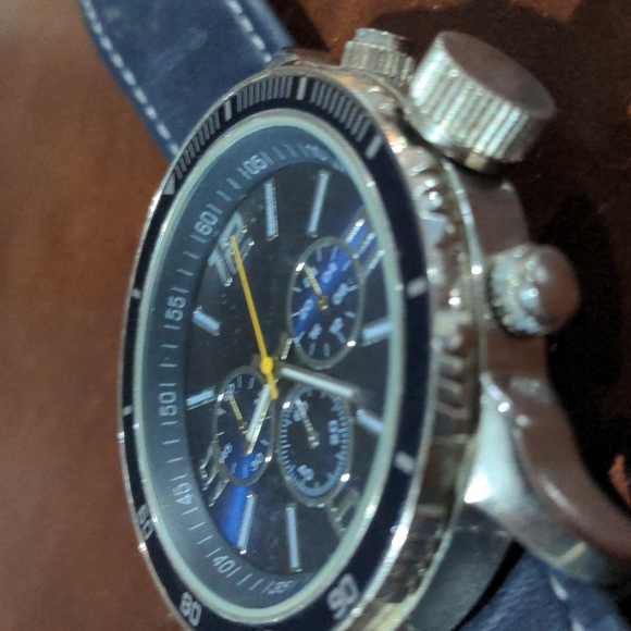 Standard Stainless Steel Watch w/ 2wristbands - Picture 2 of 5